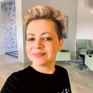 Meet your Posher, Adriana